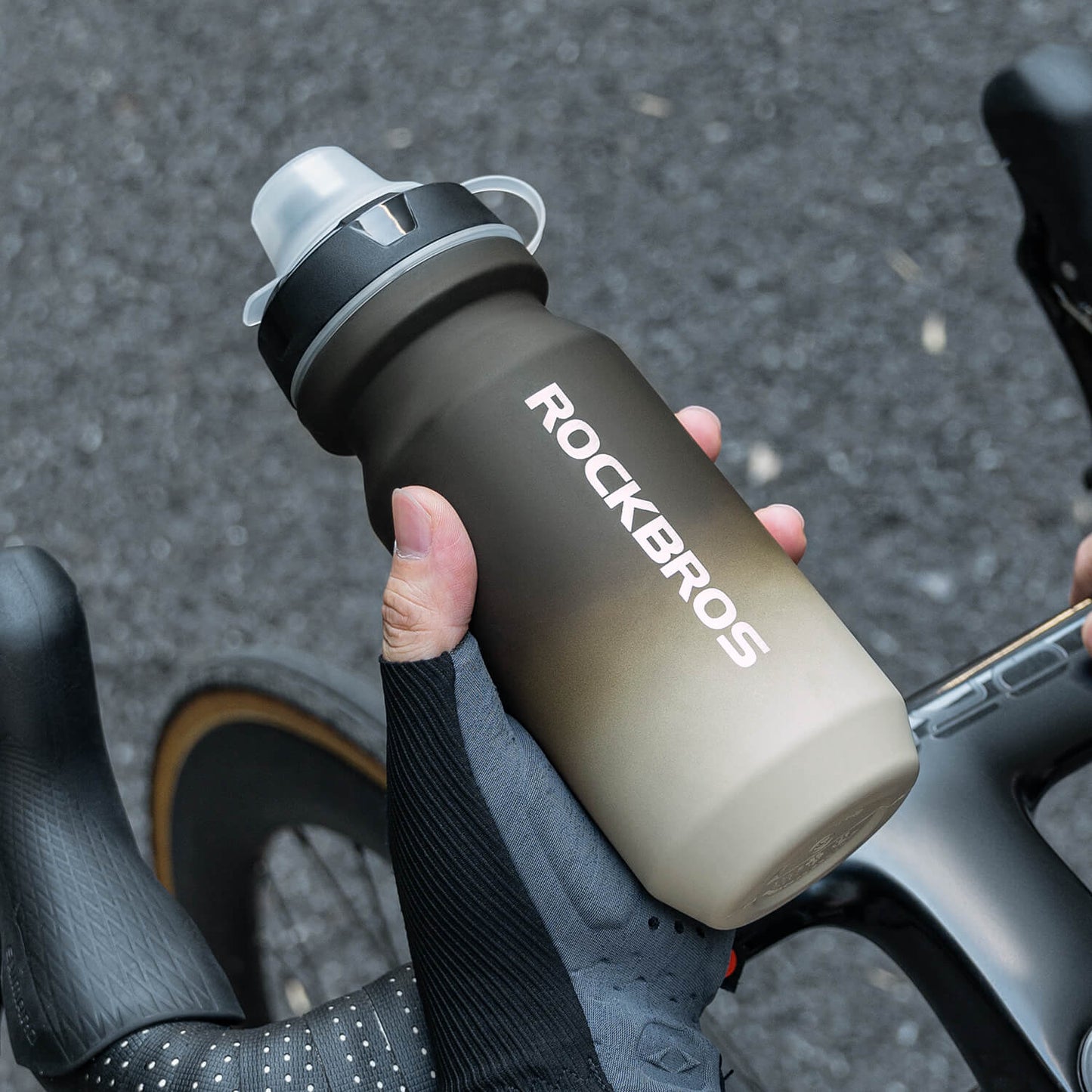 Bike Water Bottle with Soft-Touch Grip & Pull-Top Lid - 600/750ml